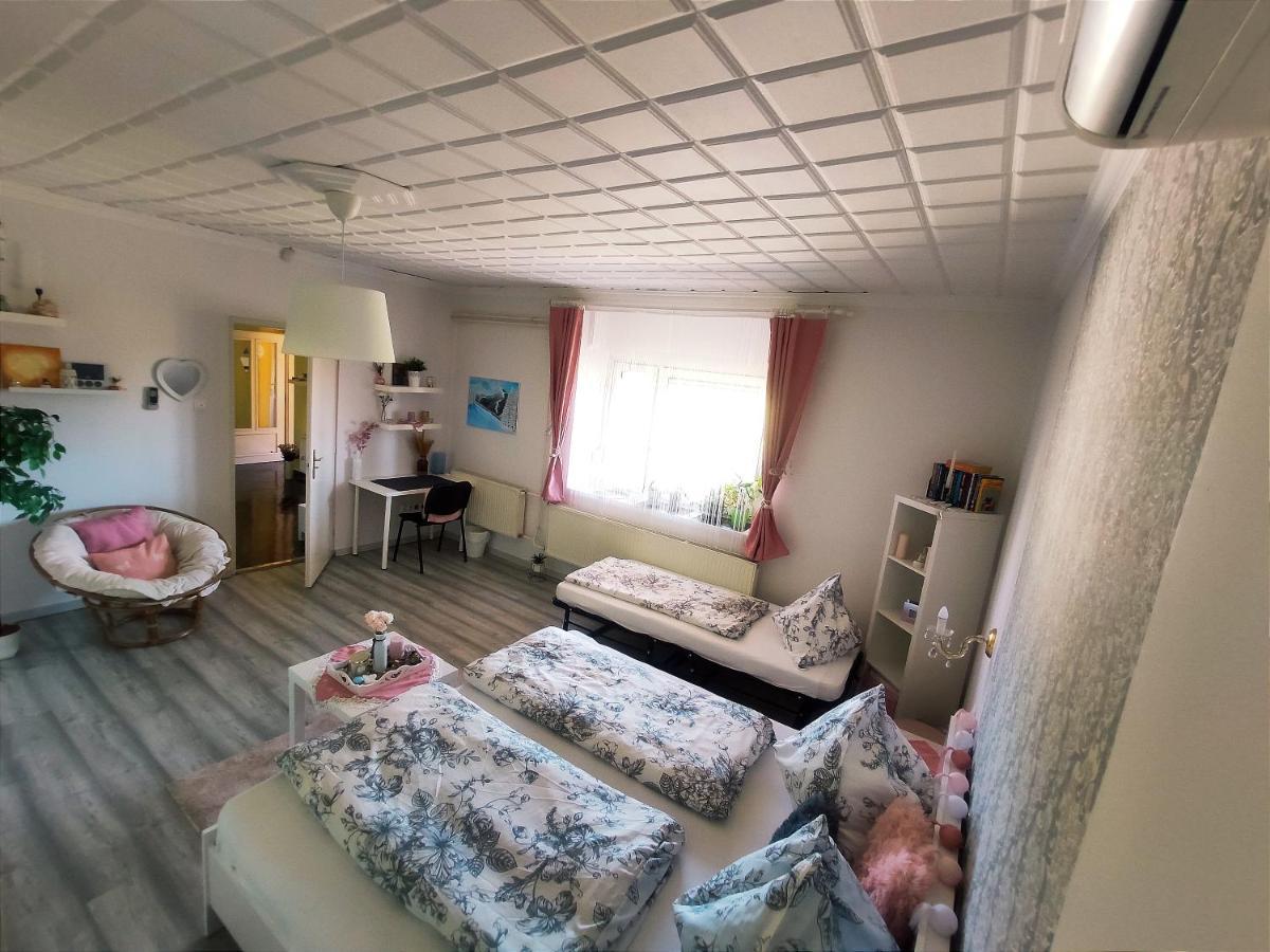 Szandra Vendeghaz Osku Luaran gambar