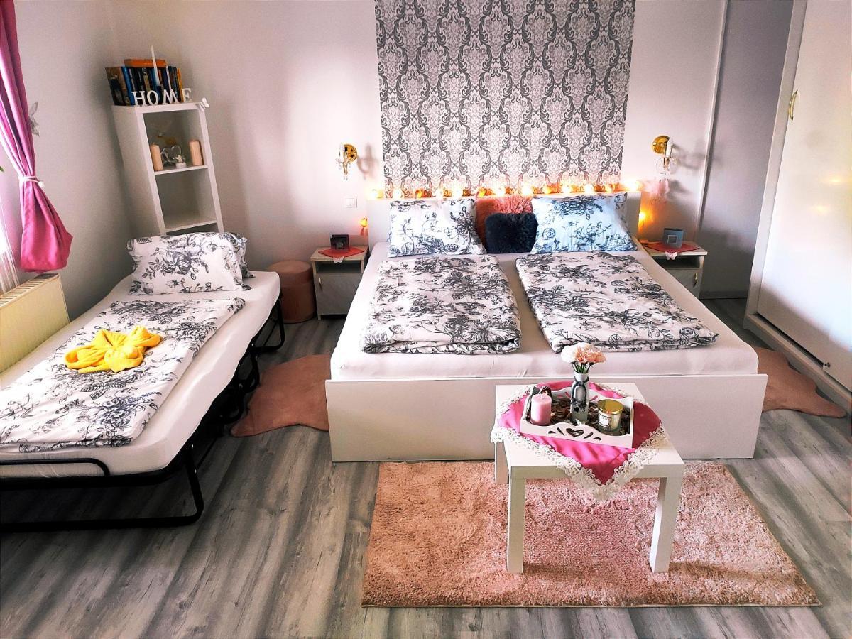 Szandra Vendeghaz Osku Luaran gambar